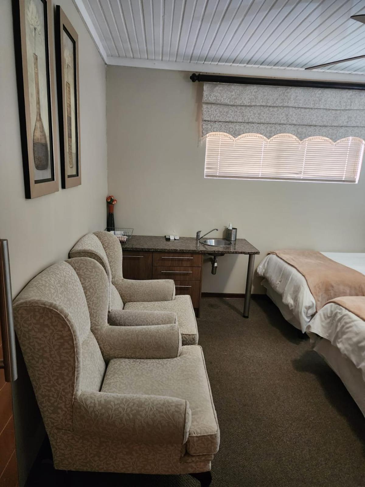 Villa Rose Cottages Блумфонтейн Номер фото