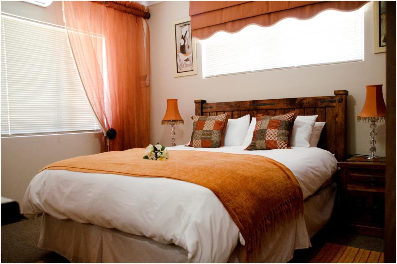 Villa Rose Cottages Блумфонтейн Екстер'єр фото